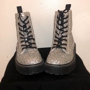 UNIONBAY Silver Boots [Kids Size 6]